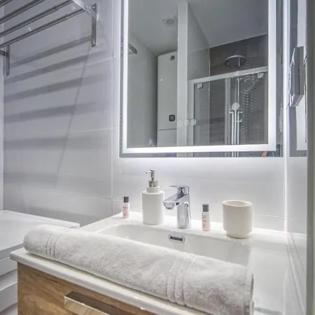 Apartment Le Felix 2, Entierement Equipe Et Amenage Pour Accueillir Confortablement 2 Personnes, Proche De La Gare De Sur L'avenue Felix Viallet