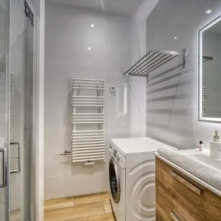 Apartment Le Felix 2, Entierement Equipe Et Amenage Pour Accueillir Confortablement 2 Personnes, Proche De La Gare De Sur L'avenue Felix Viallet *